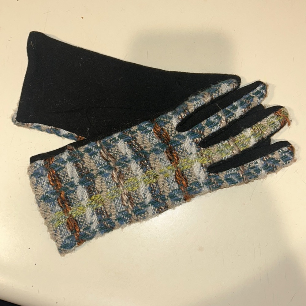 Never been worn knit gloves